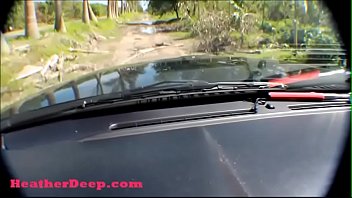 Беременная тайка сосёт водителю в машине