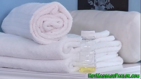 Идеальные сиськи массажистка минет