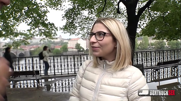 Массаж Katie Hill превращается в эротическое удовольствие